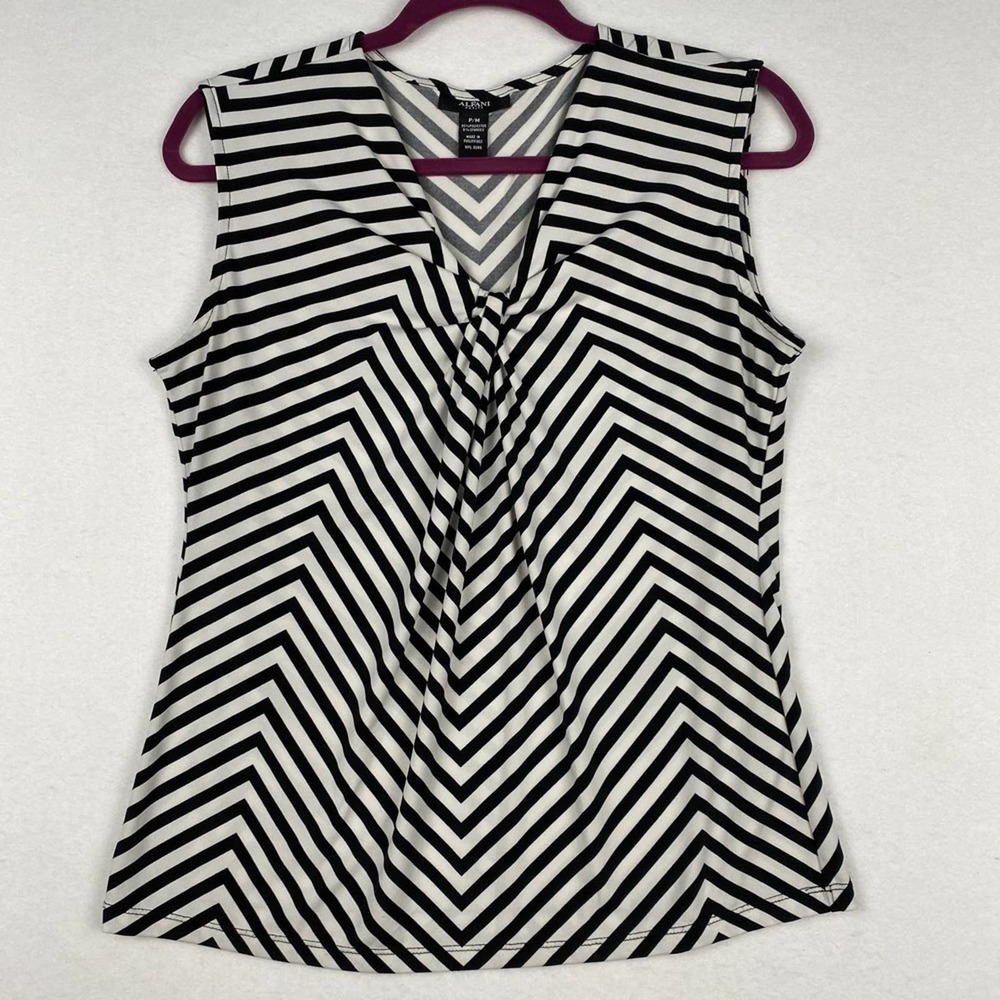 Alfani Petite Women's Size M Black White Modern Chevron Print Sleeveless‎ Top
